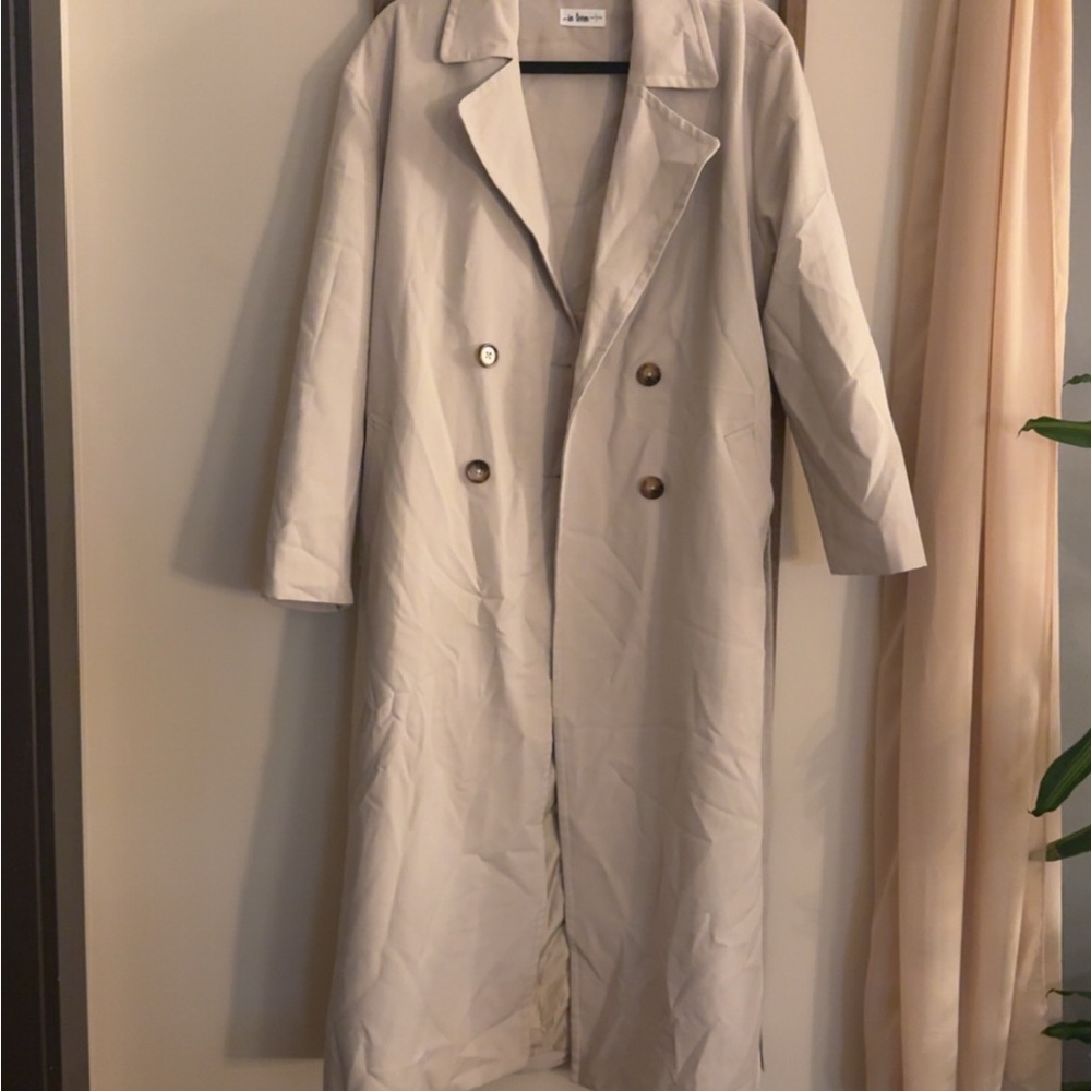 Oversized Belted Cream Trench Coat with Classic Design